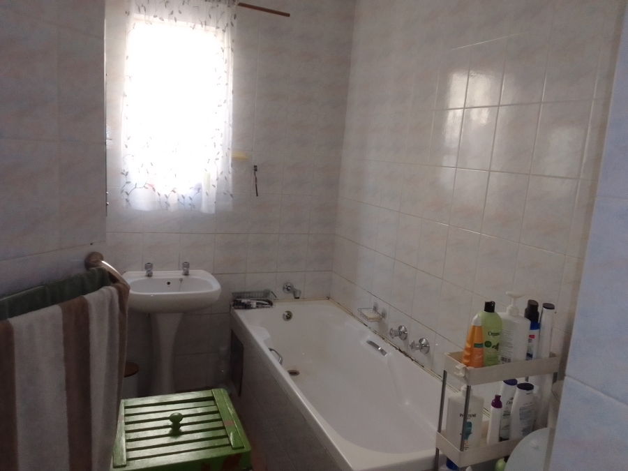 3 Bedroom Property for Sale in Safari Gardens North West